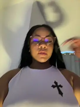 ashley Tompson1 online show from February 12, 11:45 am