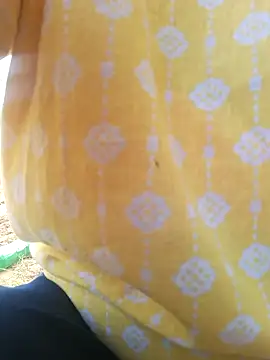 Snapshot of Priya_Bong chatting on October 21, 3:21 am Priya Bong online show from October 21, 3:21 am
