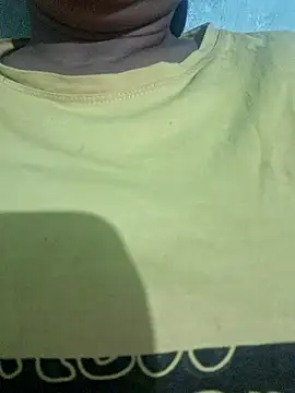 Snapshot of Priya_Bong chatting on October 8, 1:32 am Priya Bong online show from October 8, 1:32 am