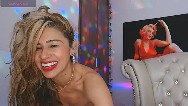 Isabelhot1 online show from March 28, 10:08 pm