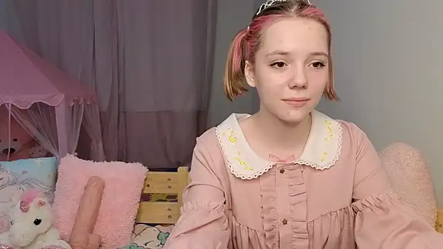 PrincessLittleKiki online show from April 17, 7:05 pm