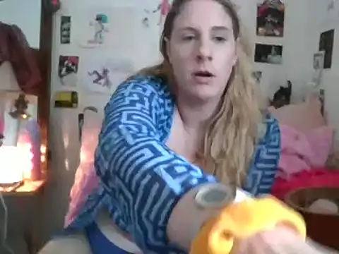 MsLG12301 online show from April 13, 10:10 pm