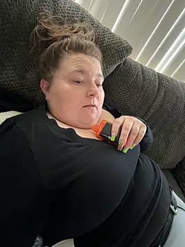 BBW2320 online show from November 28, 3:37 pm