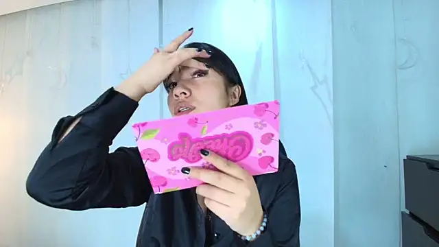 lina bedoya  online show from December 15, 11:48 am