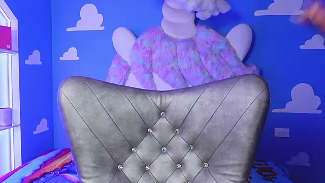 miss   anya online show from April 8, 11:23 am