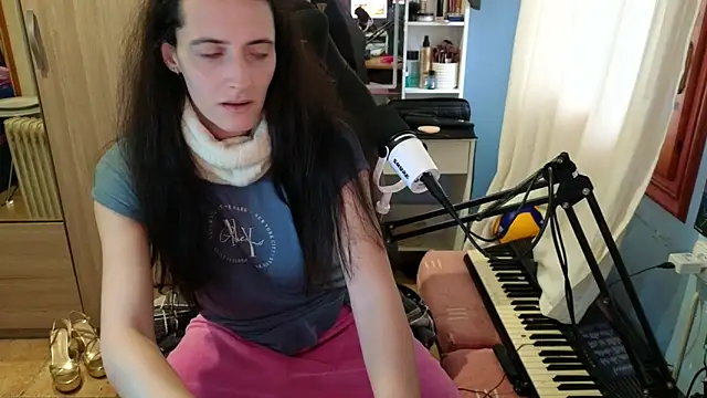 MemiKouki online show from December 21, 4:00 pm