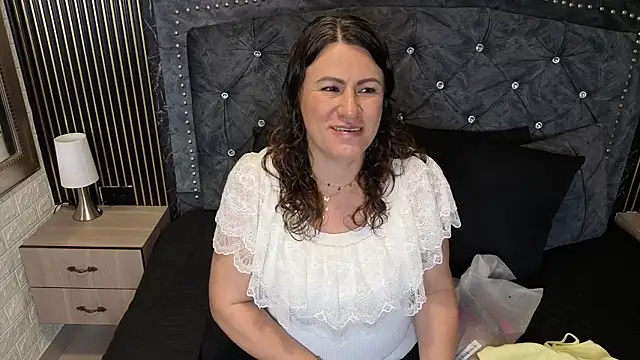 charlotte  G online show from May 1, 9:56 am