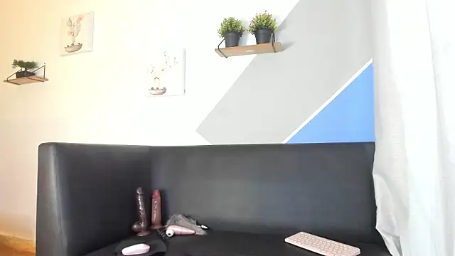 Zamu 1992 online show from November 19, 9:37 pm