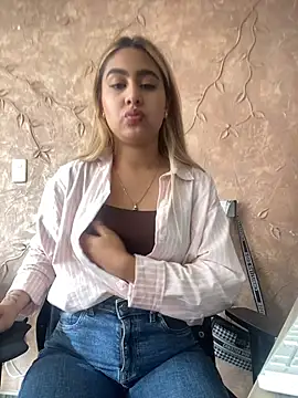 Miabonnett  online show from December 18, 1:27 pm