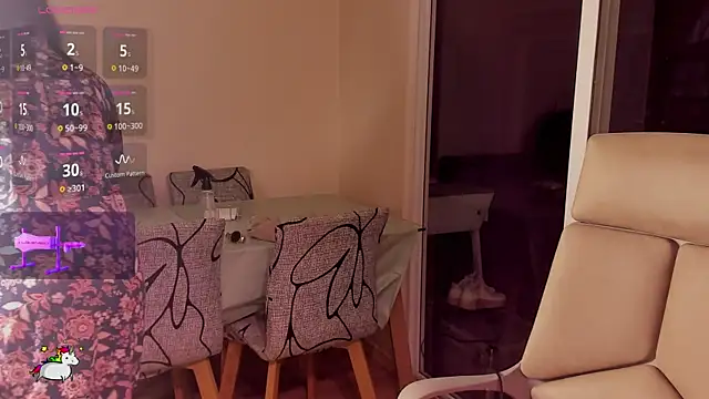 Reinacatchile online show from May 18, 1:48 am