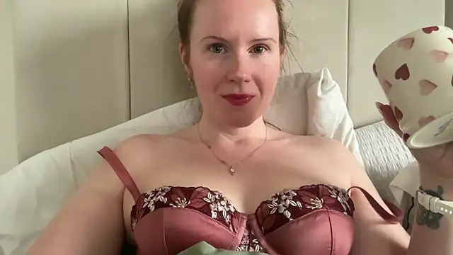 redheadrosie69 online show from March 23, 2:34 pm