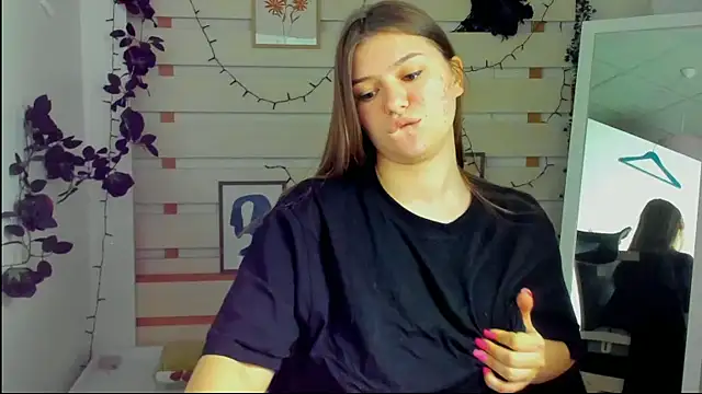 Josephine Kiss online show from April 11, 7:45 am