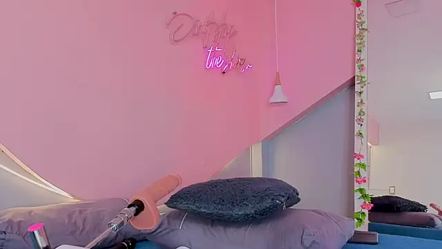 AllisonRoberts  online show from April 12, 11:13 am