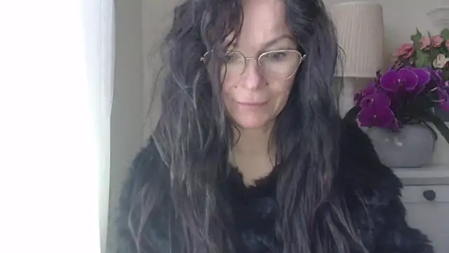 HelenLuxx online show from October 24, 6:31 am