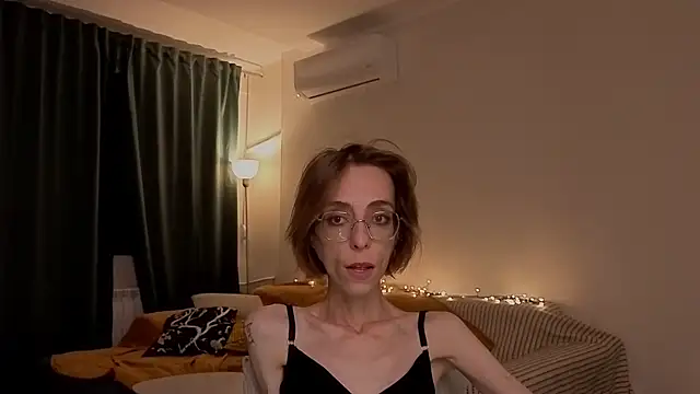 amber quell here online show from February 7, 5:28 pm