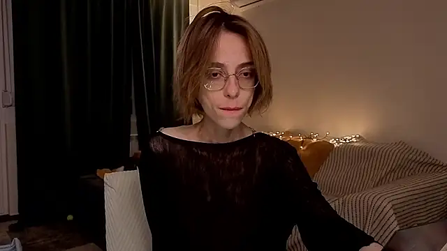 amber quell here online show from March 7, 5:42 pm