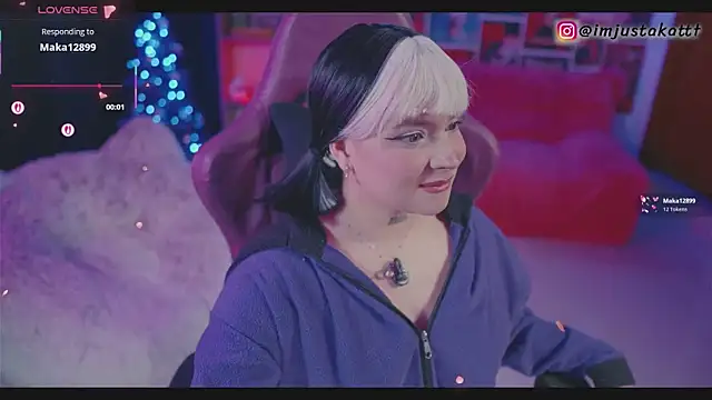 sensualkattt online show from December 1, 3:32 am