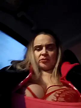 hugebobbs online show from October 31, 2:43 pm