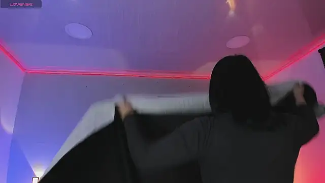 sofi bakerr online show from February 9, 11:34 am