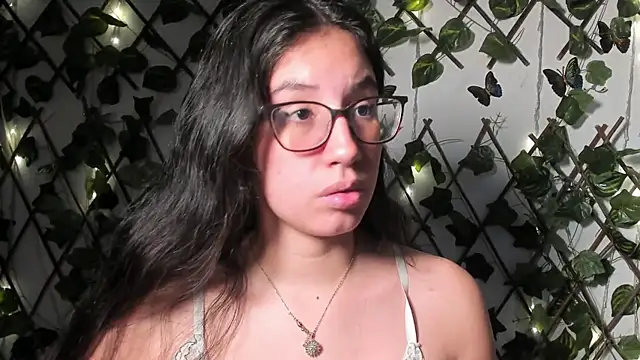 Snapshot of CoralineSanchez chatting on October 21, 3:21 am CoralineSanchez online show from October 21, 3:21 am
