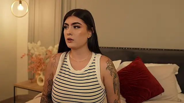 IrisBaker online show from April 22, 9:23 pm