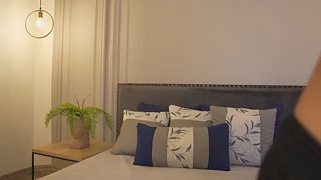 IrisBaker online show from February 14, 10:56 pm