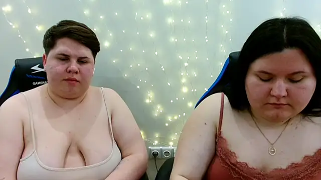 BeckyAndHellen online show from April 14, 9:48 pm
