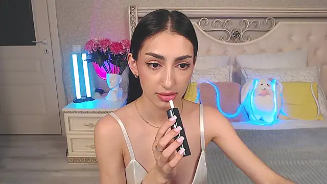 Lina Robbins online show from February 18, 3:05 am