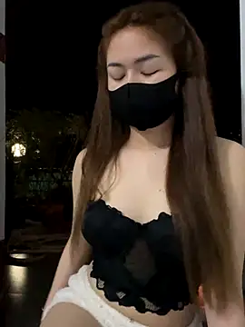 BabyThree  online show from December 5, 3:13 pm