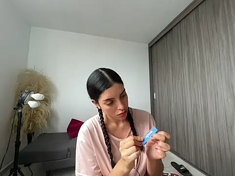 dakota le online show from May 29, 2:48 pm
