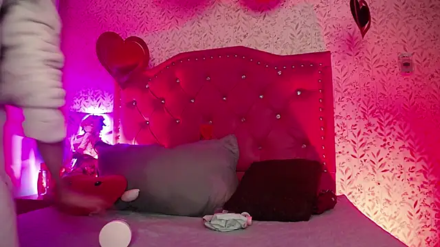 luly pink online show from February 11, 3:41 am