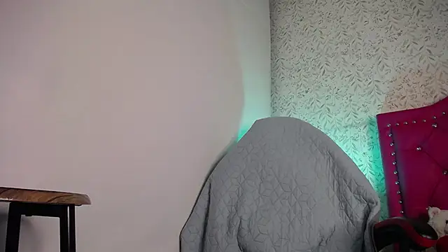 luly pink online show from March 7, 3:46 am