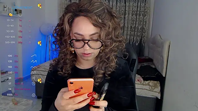  Just a queen 3 online show from February 3, 7:13 am