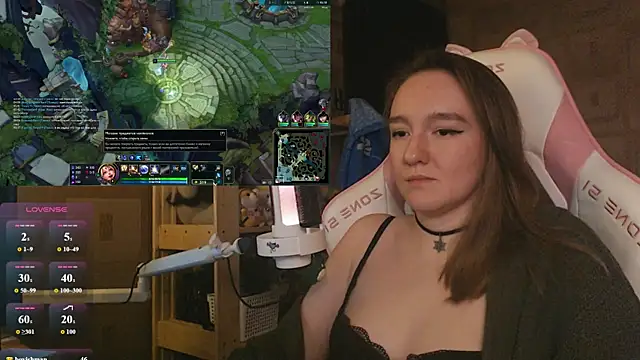 MoonlishSiren online show from June 7, 9:32 pm