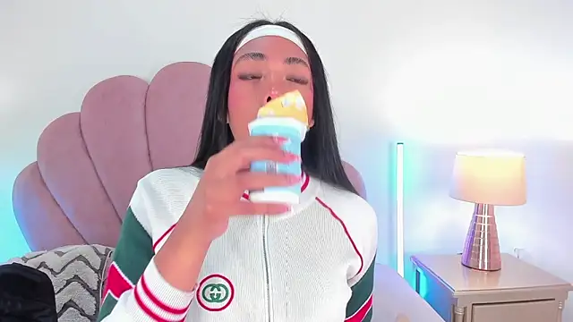 Nicole Paradise online show from December 15, 12:54 pm