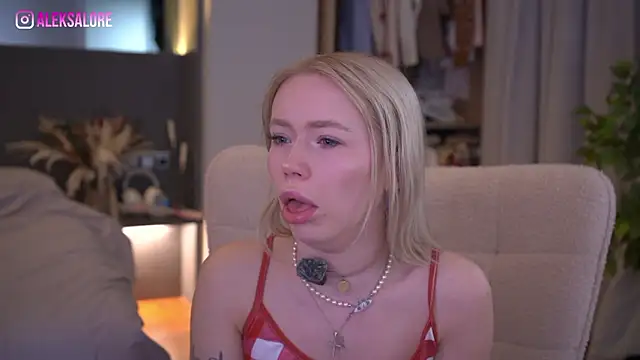 LexieLoree online show from March 27, 3:08 am