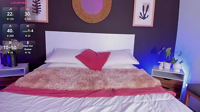 VioletPaket online show from April 20, 11:35 am