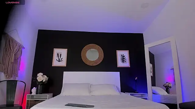 VioletPaket online show from February 14, 1:13 pm