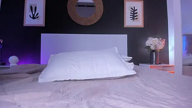 VioletPaket online show from October 25, 3:52 pm