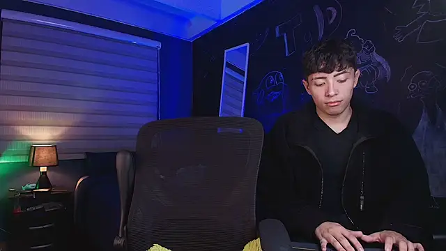 thiago rockwelll online show from April 16, 10:37 am