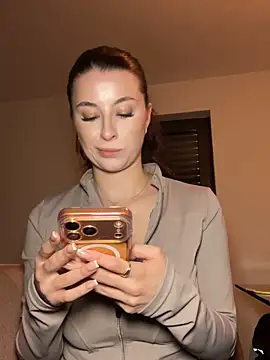 Mia-Minou online show from March 3, 6:47 pm