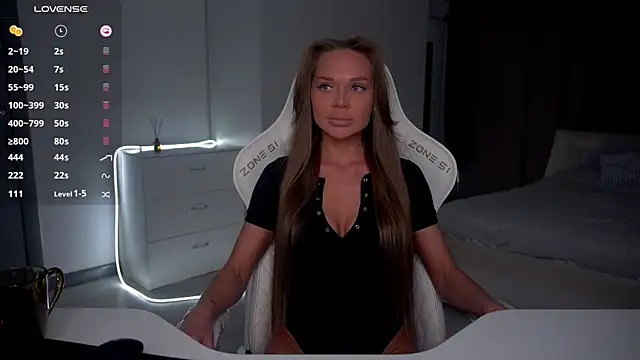 Evelinka online show from April 4, 3:00 pm