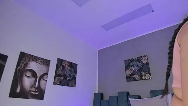 Kathia Morelli online show from April 6, 11:44 am