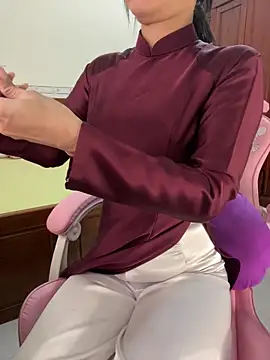    Erin    online show from April 15, 2:34 am