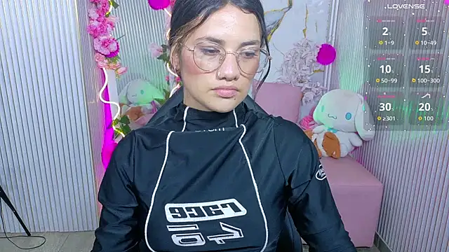 Chiara tay online show from June 6, 7:31 pm