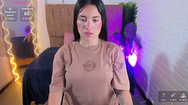 Chiara tay online show from October 3, 7:30 pm