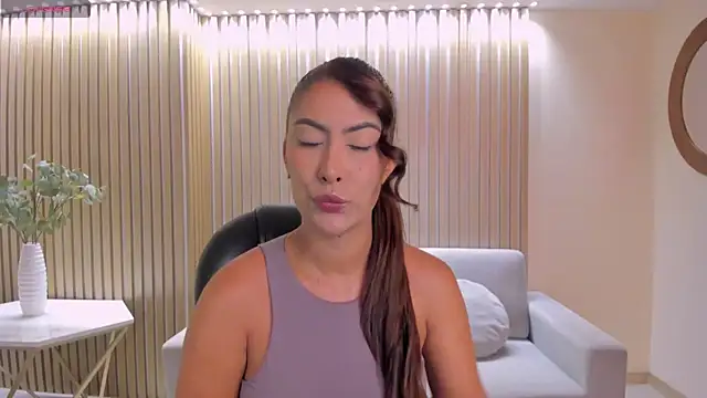 ArianaDumont online show from June 1, 11:12 am