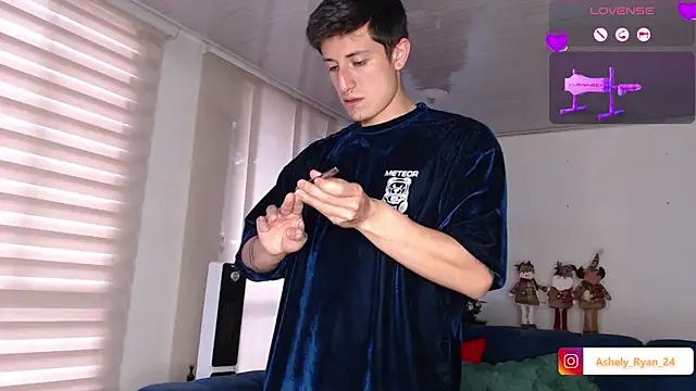 ashely ryan24 online show from November 28, 9:29 pm