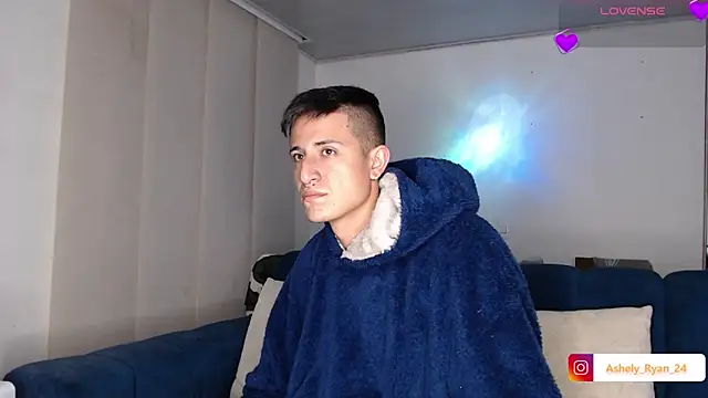 ashely ryan24 online show from January 6, 11:30 pm