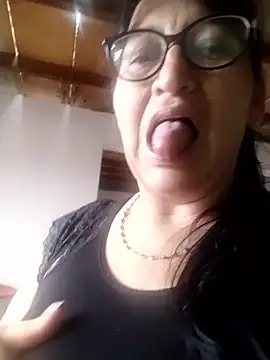 clarita 01 online show from November 16, 4:40 pm